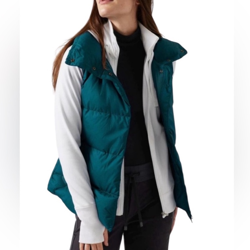 Athleta Womenâs Downtown Puffer Vest Dark Sardina Blue Deep Teal Small